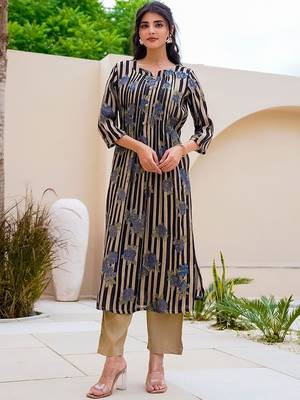 Women Printed Regular Kurta with Trousers 7
