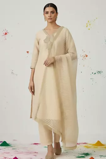 Women Embroidered Regular Thread Work Kurta with Trousers & With Dupatta