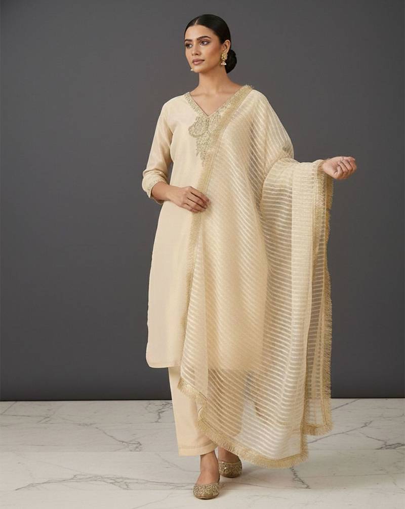 Women Embroidered Regular Thread Work Kurta with Trousers & With Dupatta