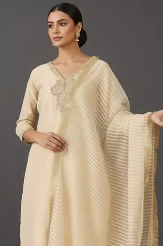 Women Embroidered Regular Thread Work Kurta with Trousers & With Dupatta