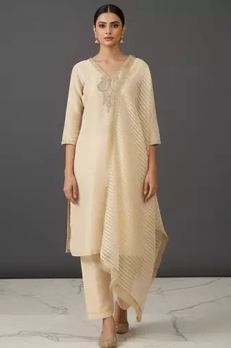 Women Embroidered Regular Thread Work Kurta with Trousers & With Dupatta