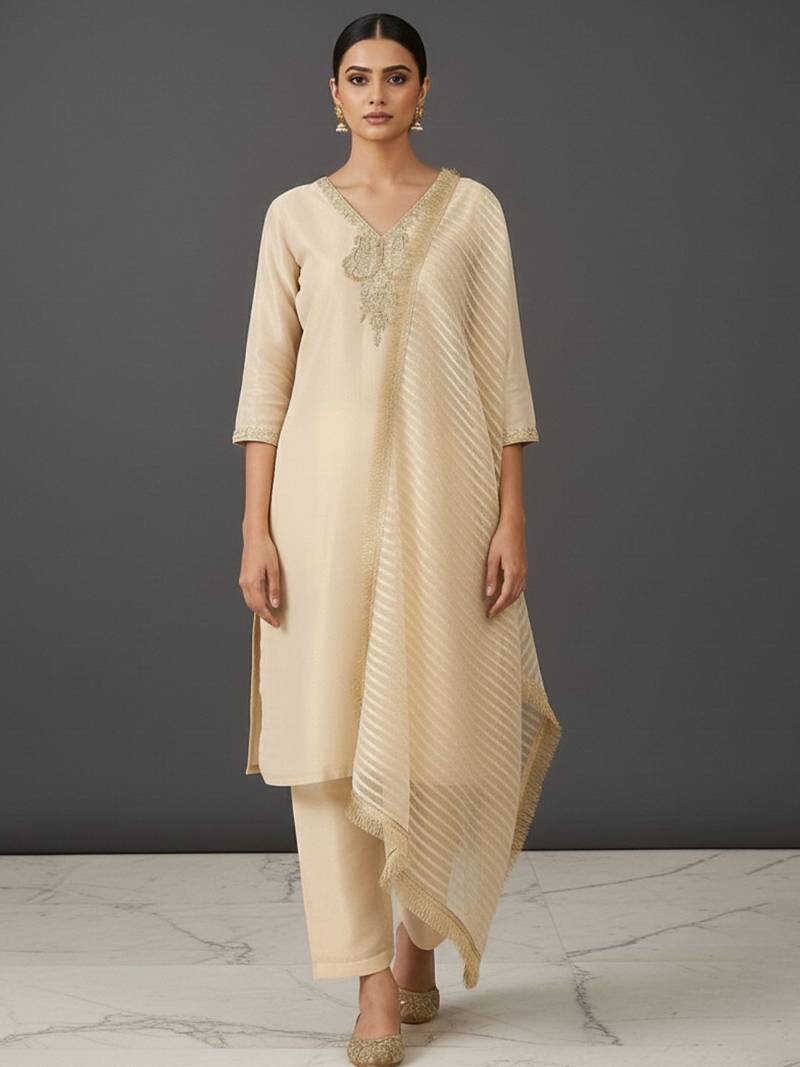 Women Embroidered Regular Thread Work Kurta with Trousers & With Dupatta