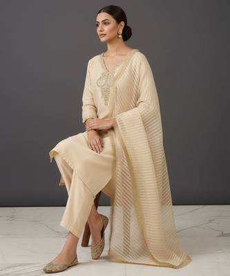 Women Embroidered Regular Thread Work Kurta with Trousers & With Dupatta 6