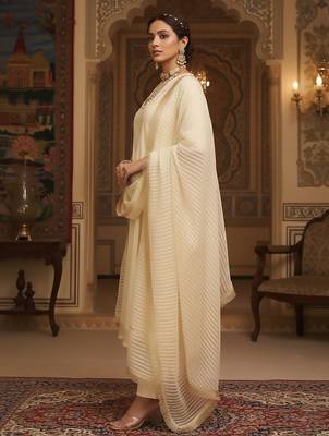 Women Regular Thread Work Kurta with Trousers & With Dupatta 3