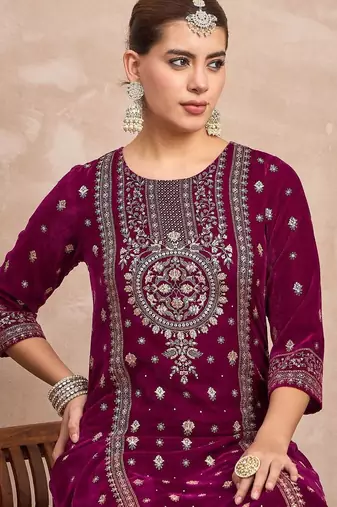 Women Ethnic Motifs Embroidered Kurta with Trousers