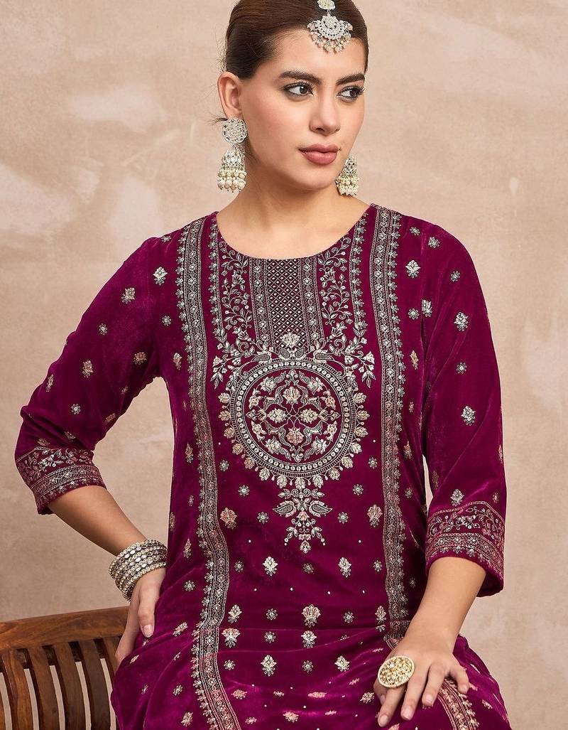 Women Ethnic Motifs Embroidered Kurta with Trousers