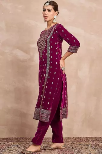 Women Ethnic Motifs Embroidered Kurta with Trousers