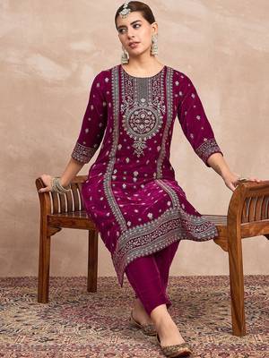 Women Ethnic Motifs Embroidered Kurta with Trousers 4