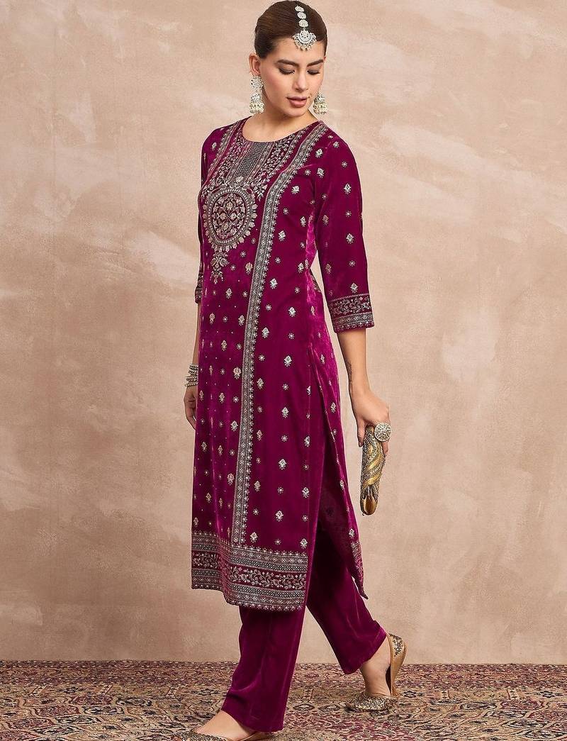 Women Ethnic Motifs Embroidered Kurta with Trousers