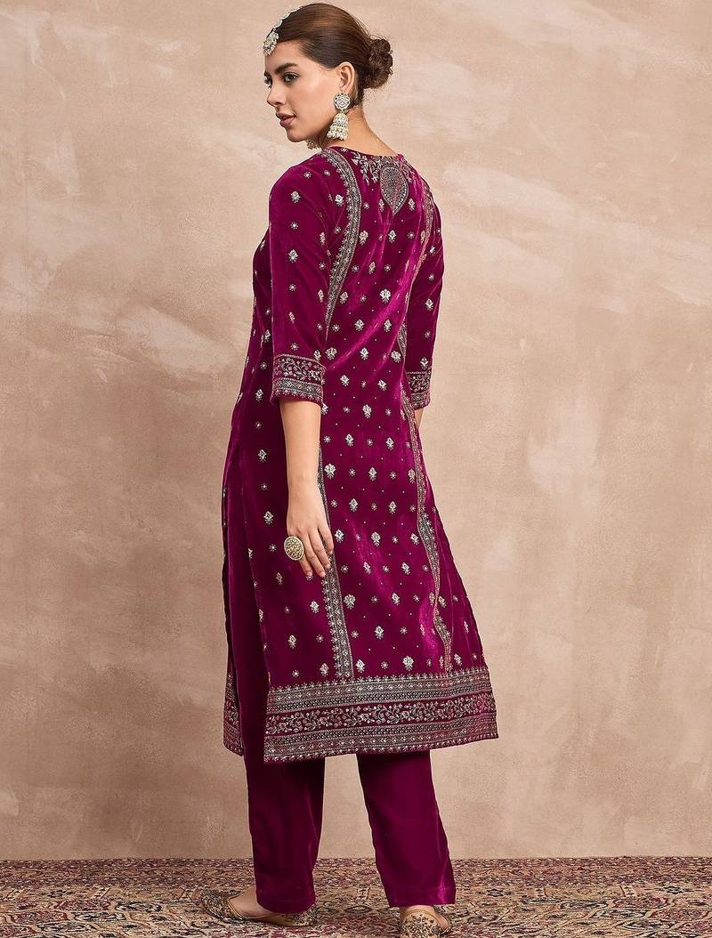Women Ethnic Motifs Embroidered Kurta with Trousers