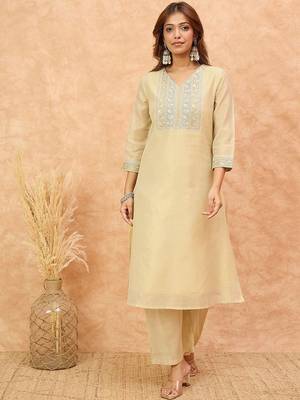 Floral Yoke Design Regular V-Neck Straight Kurta With Trousers And Dupatta 2