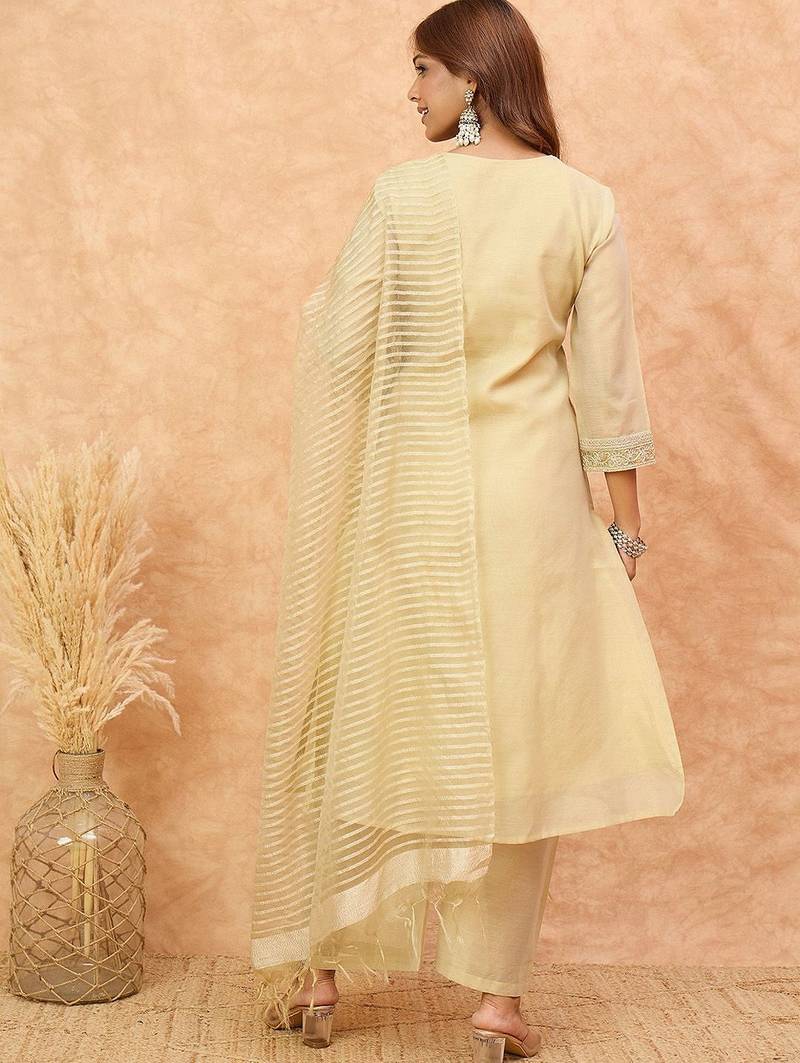 Floral Yoke Design Regular V-Neck Straight Kurta With Trousers And Dupatta