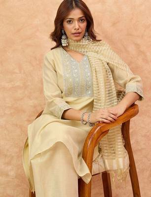 Floral Yoke Design Regular V-Neck Straight Kurta With Trousers And Dupatta 4