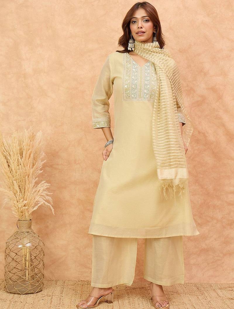 Floral Yoke Design Regular V-Neck Straight Kurta With Trousers And Dupatta