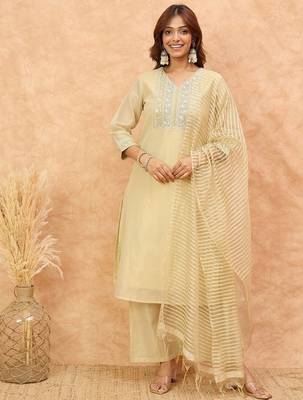 Floral Yoke Design Zari Details Straight Kurta With Trousers & Dupatta 1