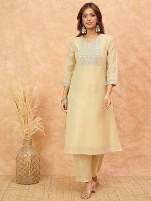 Floral Yoke Design Zari Details Straight Kurta With Trousers & Dupatta 4