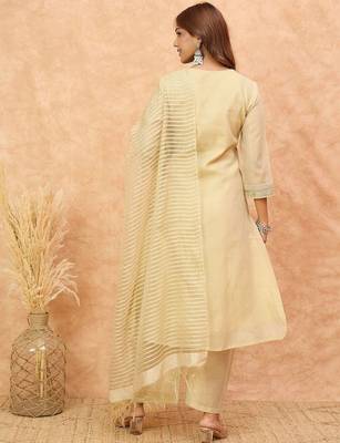 Floral Yoke Design Zari Details Straight Kurta With Trousers & Dupatta 5