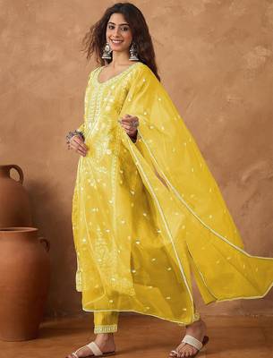 Floral Embroidered Thread Work Kurta With Trousers & Dupatta 4