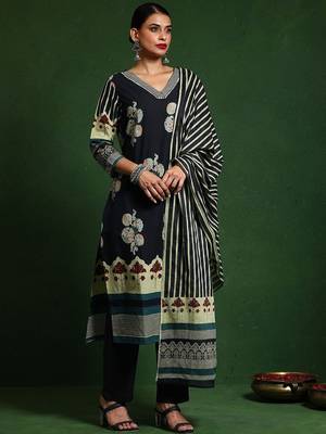 Women Printed Regular Gotta Patti Pure Cotton Kurta with Trousers & With Dupatta 3