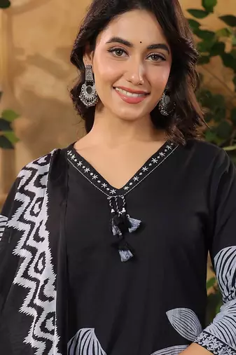 Floral Printed V-Neck Pure Cotton Kurta With Trousers & Dupatta