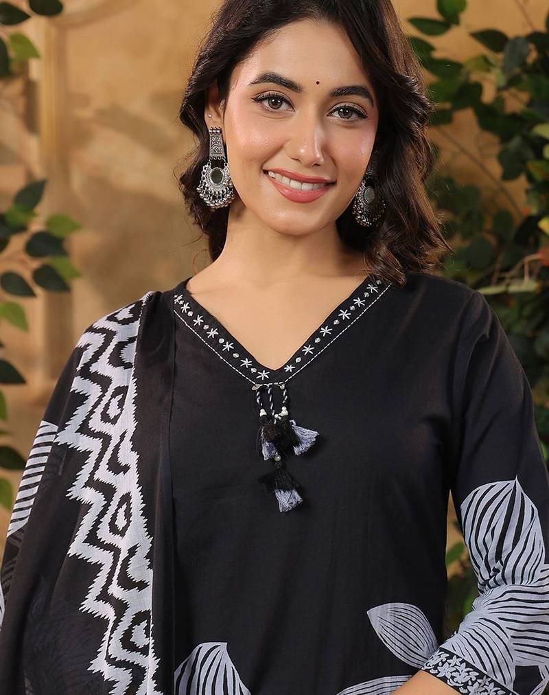 Floral Printed V-Neck Pure Cotton Kurta With Trousers & Dupatta