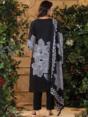 Floral Printed V-Neck Pure Cotton Kurta With Trousers & Dupatta 4