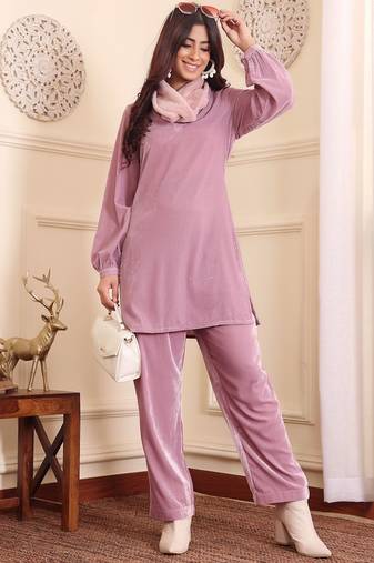 Women V Neck Balloon Sleeve V Neck Velvet Winter Kurta with Trouser