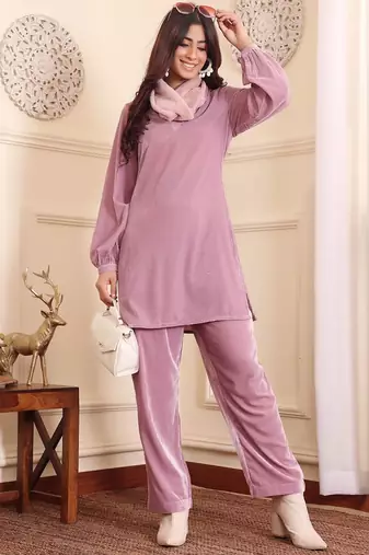 Women V Neck Balloon Sleeve V Neck Velvet Winter Kurta with Trouser