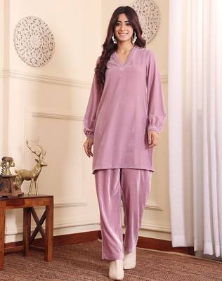 Women V Neck Balloon Sleeve V Neck Velvet Winter Kurta with Trouser 2