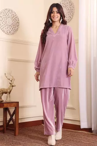 Women V Neck Balloon Sleeve V Neck Velvet Winter Kurta with Trouser