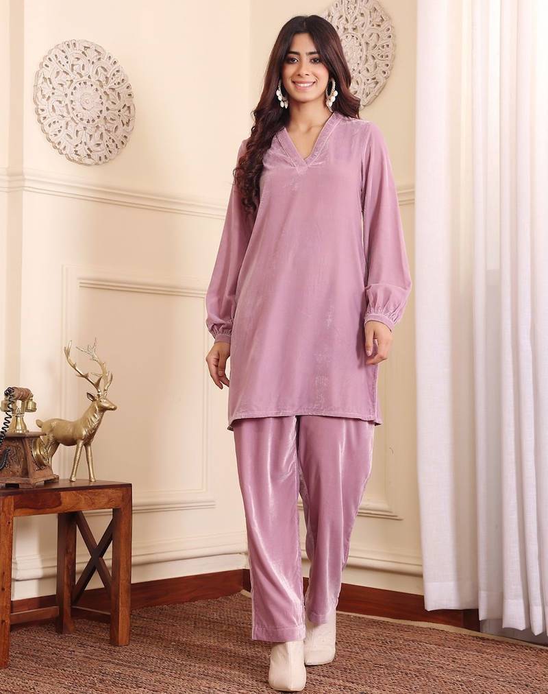 Women V Neck Balloon Sleeve V Neck Velvet Winter Kurta with Trouser