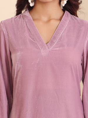 Women V Neck Balloon Sleeve V Neck Velvet Winter Kurta with Trouser 3