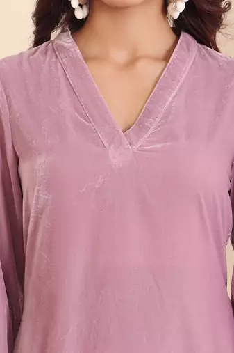 Women V Neck Balloon Sleeve V Neck Velvet Winter Kurta with Trouser