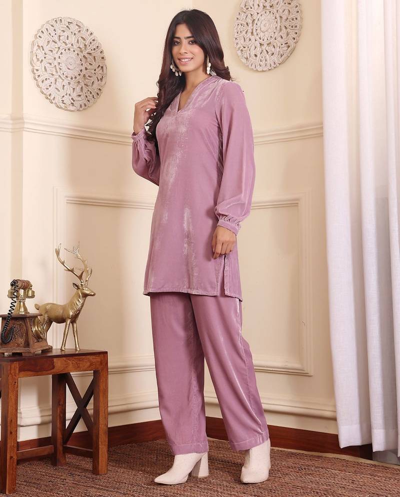 Women V Neck Balloon Sleeve V Neck Velvet Winter Kurta with Trouser
