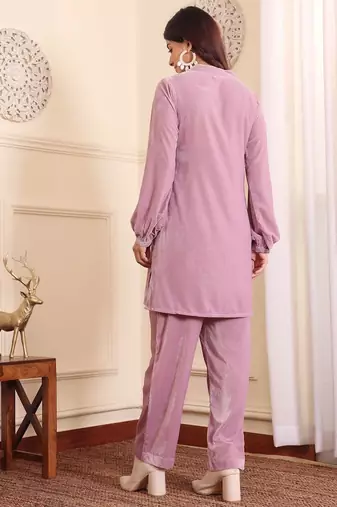 Women V Neck Balloon Sleeve V Neck Velvet Winter Kurta with Trouser