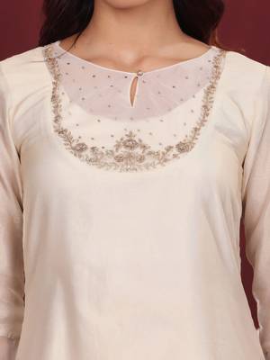 Floral Yoke Design Sequinned Keyhole Neck Straight Kurta With Trouser & Dupatta 2
