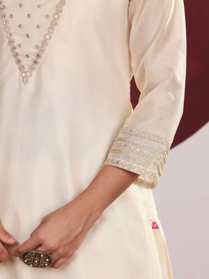 Floral Yoke Design Round Neck Regular Kurta With Palazzo With Dupatta 5