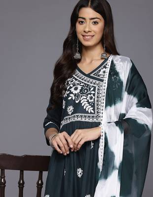 Women Floral Embroidered Angrakha Kurta with Trousers & With Dupatta 2
