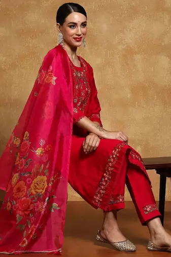 Women Floral Yoke Design Regular Thread Work Kurta with Trousers & With Dupatta
