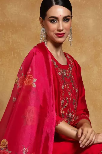 Women Floral Yoke Design Regular Thread Work Kurta with Trousers & With Dupatta