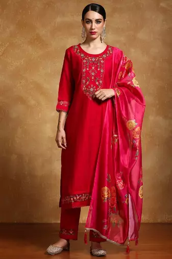 Women Floral Yoke Design Regular Thread Work Kurta with Trousers & With Dupatta