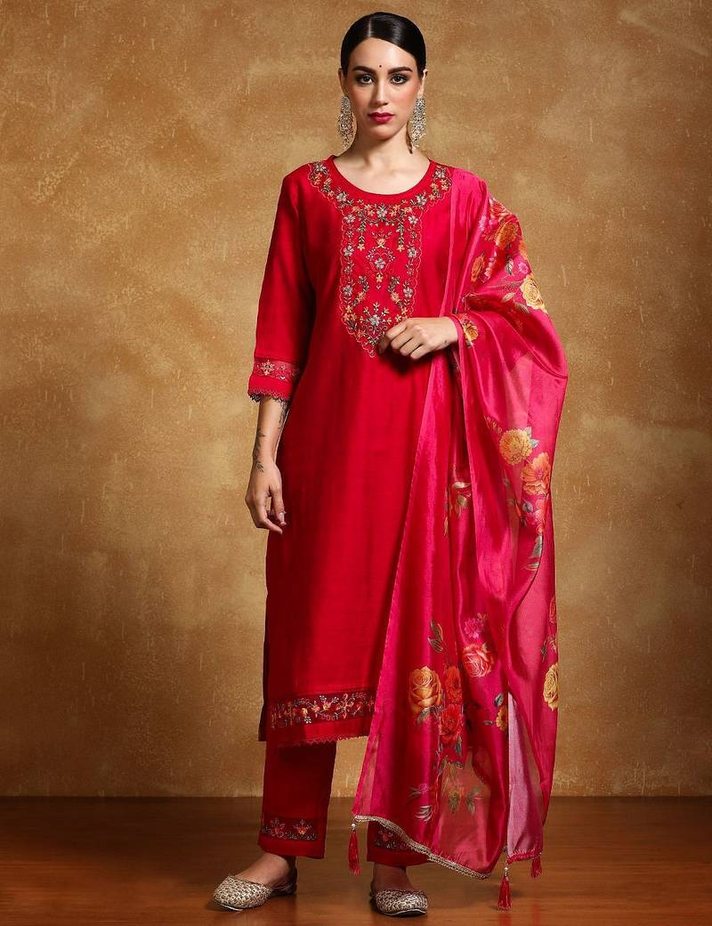 Women Floral Yoke Design Regular Thread Work Kurta with Trousers & With Dupatta