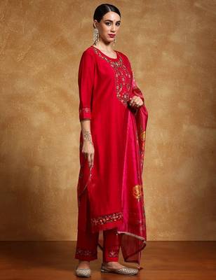 Women Floral Yoke Design Regular Thread Work Kurta with Trousers & With Dupatta 5