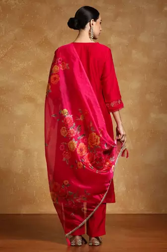 Women Floral Yoke Design Regular Thread Work Kurta with Trousers & With Dupatta