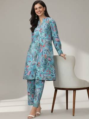 Women Floral Printed Regular Kurta with Trousers 1