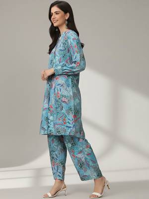 Women Floral Printed Regular Kurta with Trousers 3