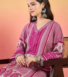Floral Printed V-Neck Kurta With Trousers