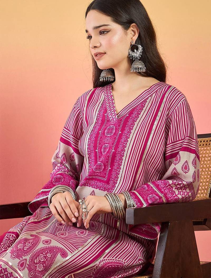 Floral Printed V-Neck Kurta With Trousers