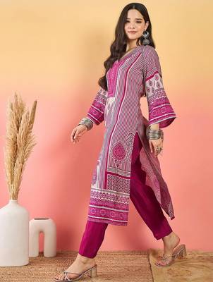 Floral Printed V-Neck Kurta With Trousers 3