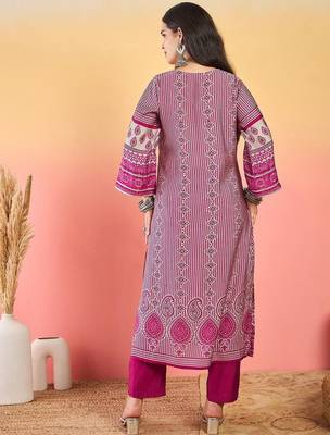 Floral Printed V-Neck Kurta With Trousers 5